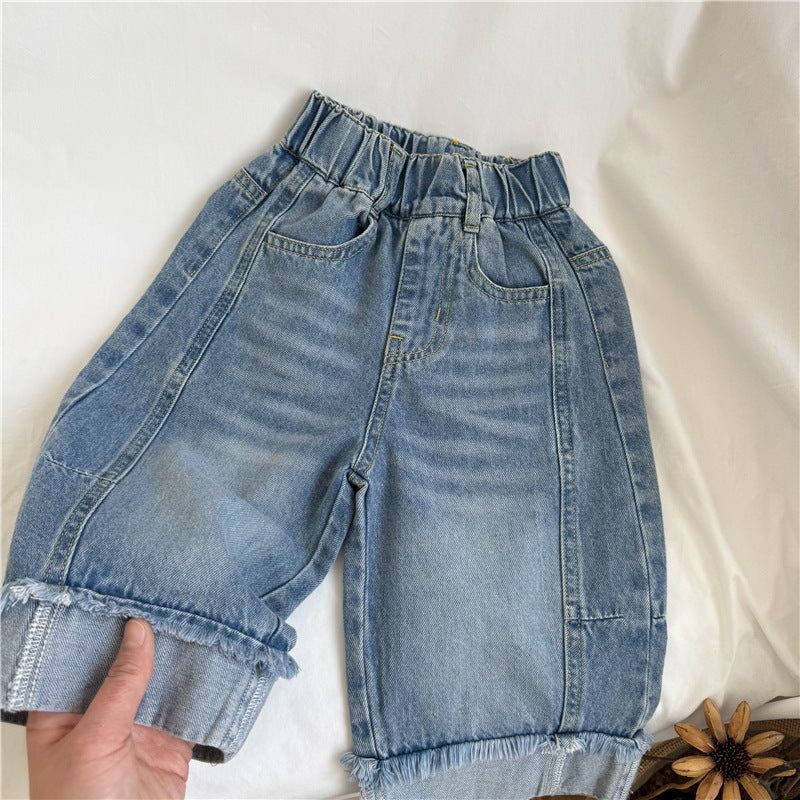 Wide leg jeans with frayed edges
